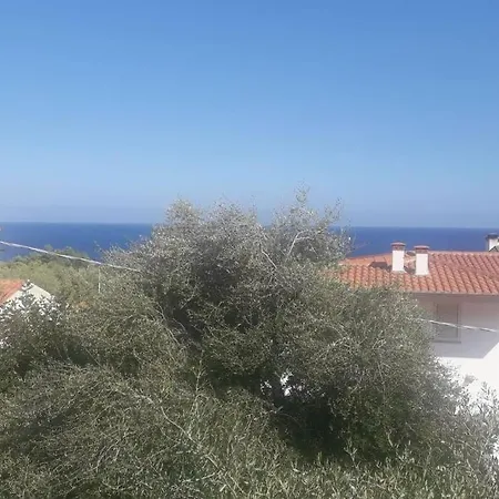 Bilocale Con Vista Mare E Monti A