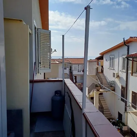 Apartment Bilocale Con Vista Mare E Monti A